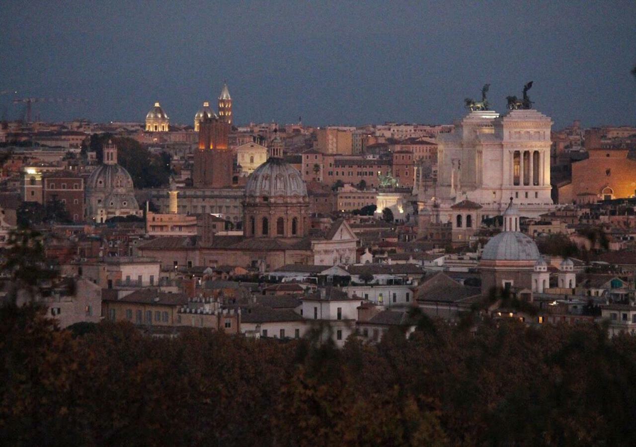 Vatican In The Moonlight Apartment Рим Екстер'єр фото